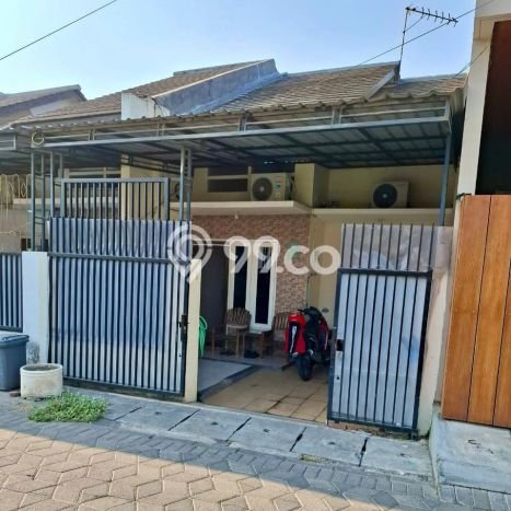 For Sale Rumah 2 Kamar Lokasi Strategis Nyaman dan Strategis di Rungkut For Sale Rumah 2 Kamar Lokasi Strategis Nyaman dan Strategis di Rungkut