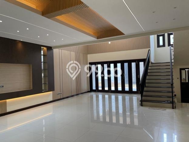 Rumah Mewah LB 500m2 Siap Pakai Desain Elegan di Cibubur, Jakarta Timur Rumah Mewah LB 500m2 Siap Pakai Desain Elegan di Cibubur, Jakarta Timur