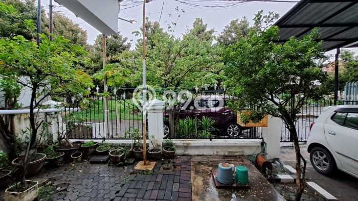 Hunian Cantik Modern Lb 110m2 di Sukolilo, Surabaya Hunian Cantik Modern Lb 110m2 di Sukolilo, Surabaya