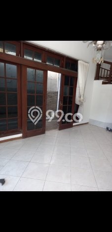 Hunian Mewah LB 300m2 Siap Pakai Desain Elegan di Sukomanunggal, Surabaya Hunian Mewah LB 300m2 Siap Pakai Desain Elegan di Sukomanunggal, Surabaya
