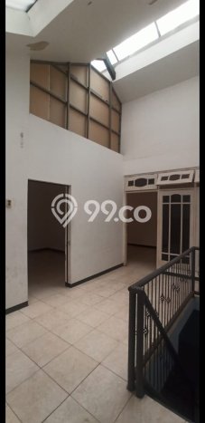 Dijual Rumah 8 Kamar Lokasi Strategis Nyaman dan Strategis di Rungkut Dijual Rumah 8 Kamar Lokasi Strategis Nyaman dan Strategis di Rungkut