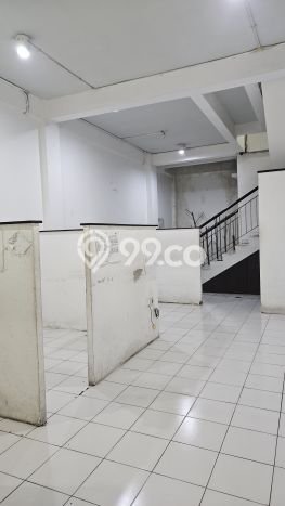 Ruko Disewa di Surabaya dengan LB 202m2 Area Komersial Ramai Ruko Disewa di Surabaya dengan LB 202m2 Area Komersial Ramai