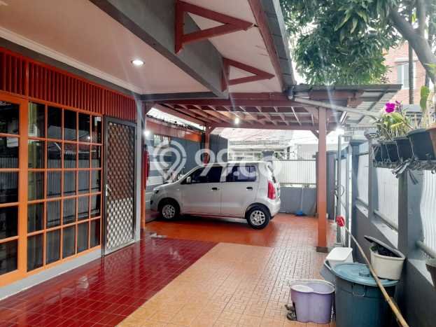 Ready to Use! Premium House LT 180m2 Desain Elegan di Meruya Ready to Use! Premium House LT 180m2 Desain Elegan di Meruya