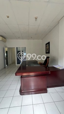 Ruko Disewa di Jakarta Barat dengan LB 100m2 Area Komersial Ramai Ruko Disewa di Jakarta Barat dengan LB 100m2 Area Komersial Ramai