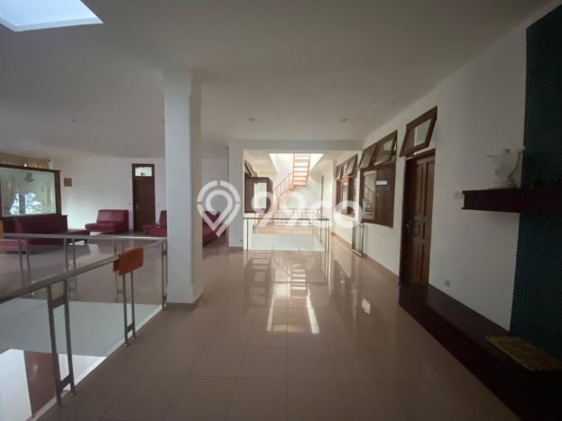 Hunian Mewah LB 260m2 Siap Huni Desain Elegan di Angke, Jakarta Barat Hunian Mewah LB 260m2 Siap Huni Desain Elegan di Angke, Jakarta Barat