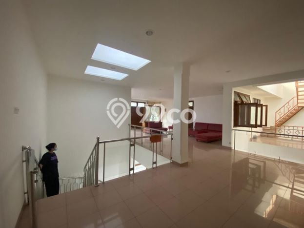 Hunian Mewah LB 260m2 Siap Huni Desain Elegan di Angke, Jakarta Barat Hunian Mewah LB 260m2 Siap Huni Desain Elegan di Angke, Jakarta Barat