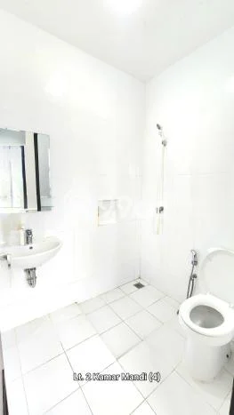 Ready to Use! Premium House LT 161m2 Desain Modern di Semanan Ready to Use! Premium House LT 161m2 Desain Modern di Semanan