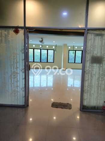 Ruko Disewa di Jakarta Barat dengan LB 400m2 Area Komersial Ramai Ruko Disewa di Jakarta Barat dengan LB 400m2 Area Komersial Ramai