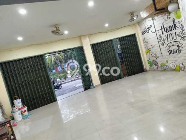 Ruko Disewa di Jakarta Barat dengan LB 400m2 Area Komersial Ramai Ruko Disewa di Jakarta Barat dengan LB 400m2 Area Komersial Ramai