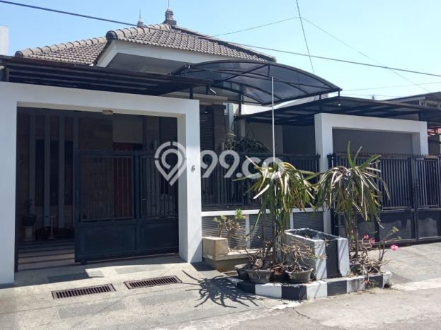 Hunian Elit LB 190m2 Siap Pakai Desain Elegan di Manyar, Surabaya Hunian Elit LB 190m2 Siap Pakai Desain Elegan di Manyar, Surabaya