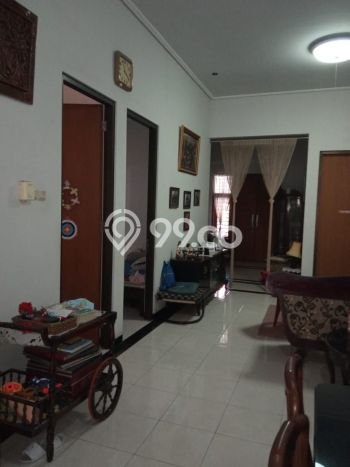 Hunian Elit LB 190m2 Siap Pakai Desain Elegan di Manyar, Surabaya Hunian Elit LB 190m2 Siap Pakai Desain Elegan di Manyar, Surabaya