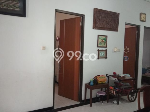 Hunian Elit LB 190m2 Siap Pakai Desain Elegan di Manyar, Surabaya Hunian Elit LB 190m2 Siap Pakai Desain Elegan di Manyar, Surabaya