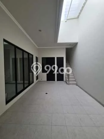 Disewakan Cepat Rumah Kondisi Baik di Kawasan Dukuh Pakis, Surabaya Disewakan Cepat Rumah Kondisi Baik di Kawasan Dukuh Pakis, Surabaya
