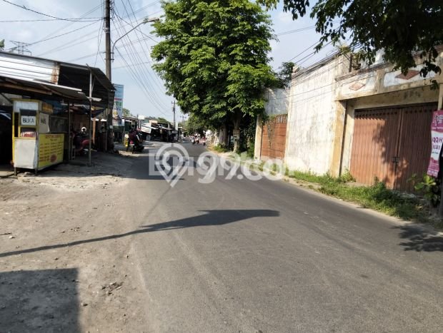 POTENSI BESAR! Gudang di Tembalang, Luas 400m², Posisi Jalan Utama POTENSI BESAR! Gudang di Tembalang, Luas 400m², Posisi Jalan Utama