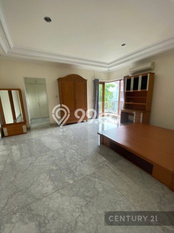 Rumah Kondisi Baik Disewakan di Pondok Indah, Jakarta Selatan LT 482m2, LB 345m2 Rumah Kondisi Baik Disewakan di Pondok Indah, Jakarta Selatan LT 482m2, LB 345m2