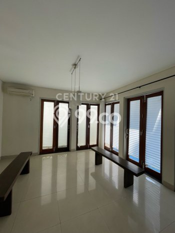 Hunian Bagus Disewakan di Kuningan, Jakarta Selatan LT 650m2, LB 408m2 Hunian Bagus Disewakan di Kuningan, Jakarta Selatan LT 650m2, LB 408m2
