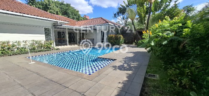 Lokasi strategis! Rumah siap pakai dikontrakkan di Kebayoran Baru LB 350m2 Lokasi strategis! Rumah siap pakai dikontrakkan di Kebayoran Baru LB 350m2