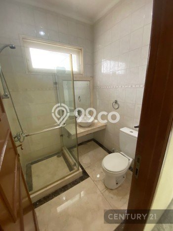 Rumah Kondisi Baik Disewakan di Pondok Indah, Jakarta Selatan LT 482m2, LB 345m2 Rumah Kondisi Baik Disewakan di Pondok Indah, Jakarta Selatan LT 482m2, LB 345m2