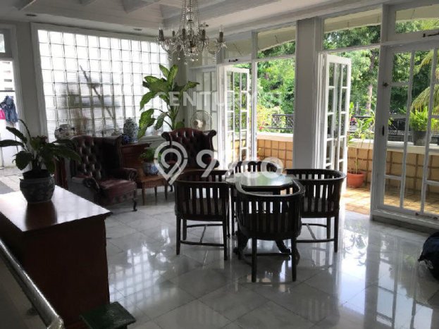 Hunian Mewah Siap Huni LT 362m2 di Kebayoran Baru, Jakarta Selatan Hunian Mewah Siap Huni LT 362m2 di Kebayoran Baru, Jakarta Selatan