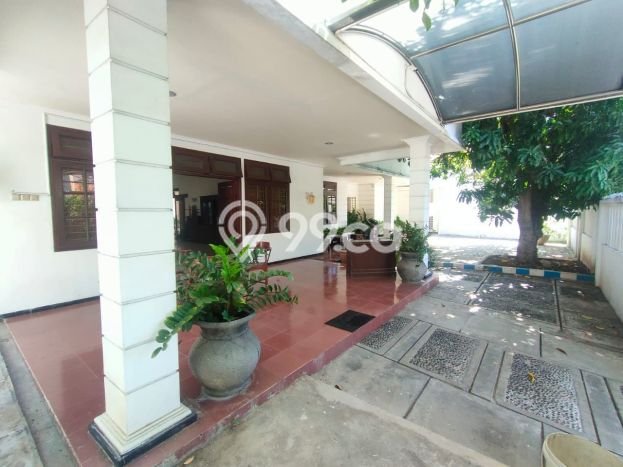 Rumah Luxury Modern Tanpa Renovasi di Manyar Surabaya Rumah Luxury Modern Tanpa Renovasi di Manyar Surabaya