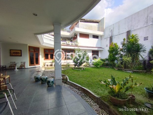 Dijual Rumah Premium dengan Fasilitas Sekitar Komplit di Dukuh Pakis, Surabaya Dijual Rumah Premium dengan Fasilitas Sekitar Komplit di Dukuh Pakis, Surabaya