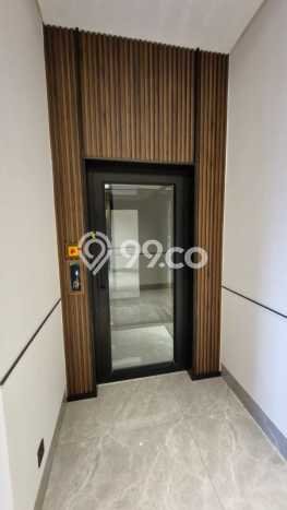 Hot Offer Hunian Mewah Ideal dan Luas di Wiyung, Surabaya Hot Offer Hunian Mewah Ideal dan Luas di Wiyung, Surabaya