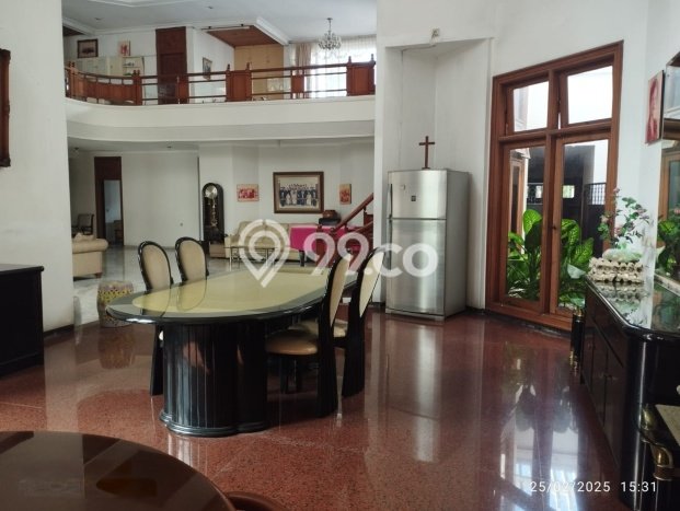 Dijual Rumah Premium dengan Fasilitas Sekitar Komplit di Dukuh Pakis, Surabaya Dijual Rumah Premium dengan Fasilitas Sekitar Komplit di Dukuh Pakis, Surabaya