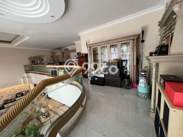 Rumah Elit LB 650m2 Siap Huni Desain Elegan di Kuningan, Jakarta Selatan Rumah Elit LB 650m2 Siap Huni Desain Elegan di Kuningan, Jakarta Selatan
