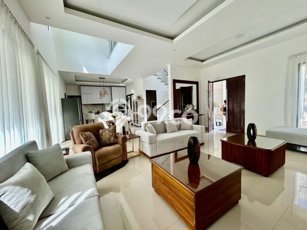LOKASI TERBAIK! Vila Kawasan , Dimensi 285m2m², Area Premium dengan jalan mudah LOKASI TERBAIK! Vila Kawasan , Dimensi 285m2m², Area Premium dengan jalan mudah