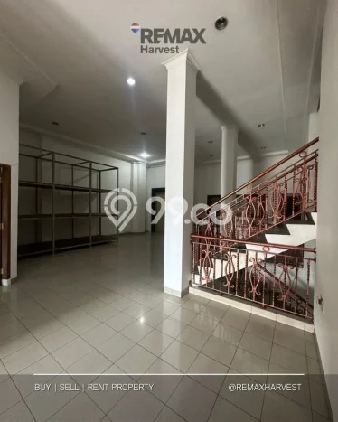 Ruko Disewa di Jakarta Barat dengan LB 600m2 Area Komersial Ramai Ruko Disewa di Jakarta Barat dengan LB 600m2 Area Komersial Ramai