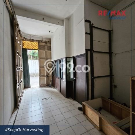 Ruko disewakan di Tanah Abang Jakarta Pusat dengan luas bangunan 280m2 Ruko disewakan di Tanah Abang Jakarta Pusat dengan luas bangunan 280m2