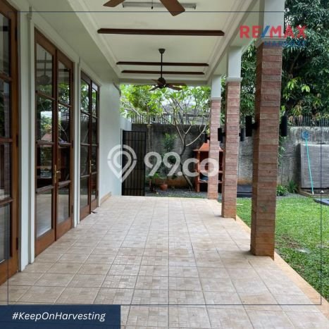Hunian Modern Untuk Disewakan di Kemang Jakarta Selatan 4 KT & 4 KM Hunian Modern Untuk Disewakan di Kemang Jakarta Selatan 4 KT & 4 KM