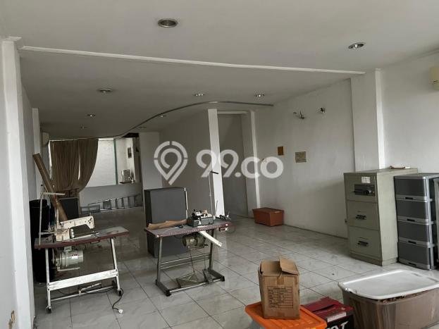 SEWA TERJANGKAU! Ruko di Roxy, Luas 320m², Area Komersial SEWA TERJANGKAU! Ruko di Roxy, Luas 320m², Area Komersial