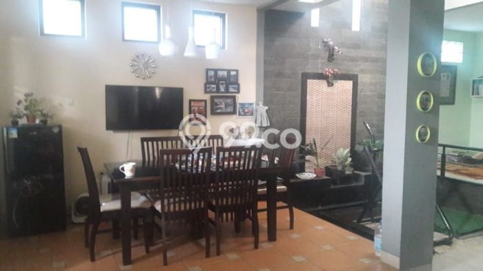Rumah Kualitas Premium LT 170m² Akses Dekat di Jantung Kota Batununggal, Bandung Rumah Kualitas Premium LT 170m² Akses Dekat di Jantung Kota Batununggal, Bandung
