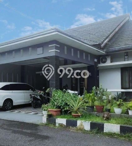 Rumah Kualitas Premium LT 170m² Akses Dekat di Jantung Kota Batununggal, Bandung Rumah Kualitas Premium LT 170m² Akses Dekat di Jantung Kota Batununggal, Bandung