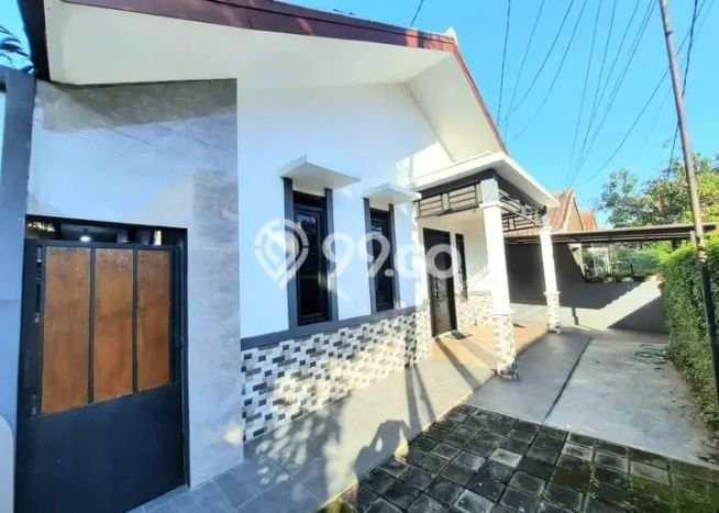 For Sale! Luxury House LT 240m2 Desain Elegan di Turangga For Sale! Luxury House LT 240m2 Desain Elegan di Turangga
