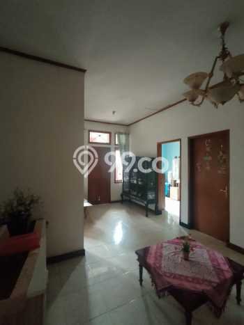 Dijual Hunian Rumah Terawat 5 Kamar di Buah Batu, Bandung Dijual Hunian Rumah Terawat 5 Kamar di Buah Batu, Bandung