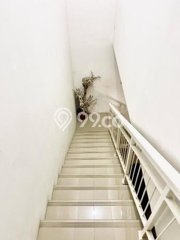 Rumah Elit Modern Tanpa Renovasi di Buah Batu Bandung Rumah Elit Modern Tanpa Renovasi di Buah Batu Bandung