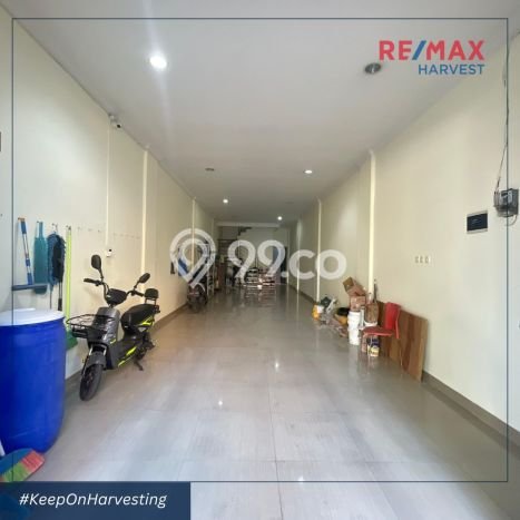Ruko Disewa di Jakarta Barat dengan LB 250m2 Area Komersial Ramai Ruko Disewa di Jakarta Barat dengan LB 250m2 Area Komersial Ramai