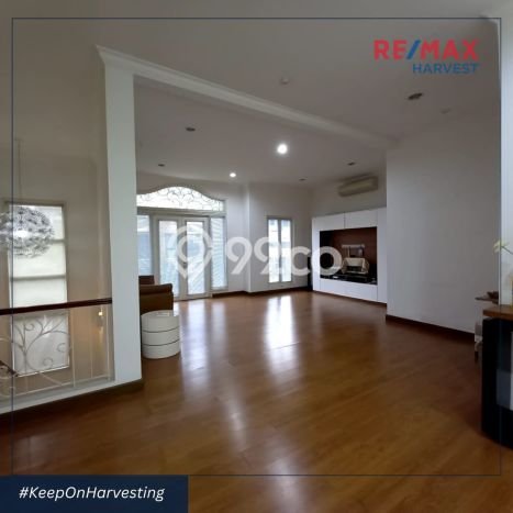 Hunian Mewah LB 243m2 Siap Huni Desain Elegan di Gading Serpong, Tangerang Hunian Mewah LB 243m2 Siap Huni Desain Elegan di Gading Serpong, Tangerang