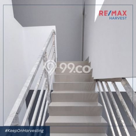 Dijual Hunian Rumah Terawat 5 KT di Tanjung Duren, Jakarta Barat Dijual Hunian Rumah Terawat 5 KT di Tanjung Duren, Jakarta Barat