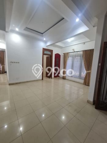 Rumah di Kelapa Gading, Akses ke Pusat Kota, LT 370m² Rumah di Kelapa Gading, Akses ke Pusat Kota, LT 370m²