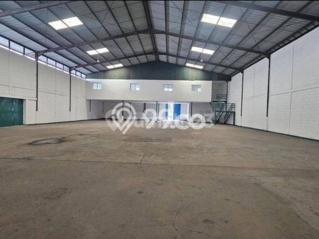 LOKASI PREMIUM! Gudang Area Komersial di Jababeka, Luas 1050m², Siap Operasional LOKASI PREMIUM! Gudang Area Komersial di Jababeka, Luas 1050m², Siap Operasional