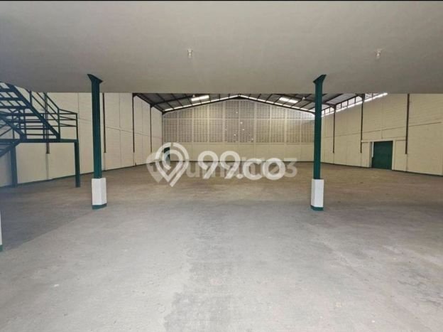 LOKASI PREMIUM! Gudang Area Komersial di Jababeka, Luas 1050m², Siap Operasional LOKASI PREMIUM! Gudang Area Komersial di Jababeka, Luas 1050m², Siap Operasional