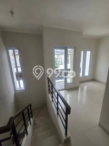 Jarang Ada! Rumah Sewa 4 Kamar Bagus Siap Huni Gading Serpong Jarang Ada! Rumah Sewa 4 Kamar Bagus Siap Huni Gading Serpong