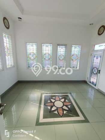 Ready to Use! Premium House LT 273m2 Desain Elegan di Buah Batu Ready to Use! Premium House LT 273m2 Desain Elegan di Buah Batu