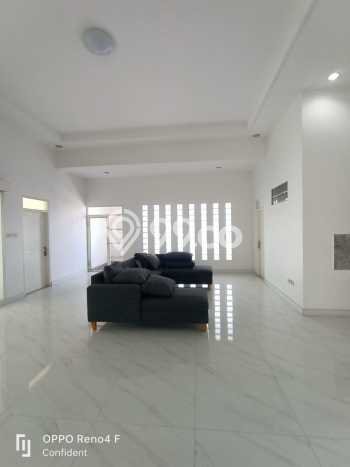 Ready to Use! Premium House LT 273m2 Desain Elegan di Buah Batu Ready to Use! Premium House LT 273m2 Desain Elegan di Buah Batu