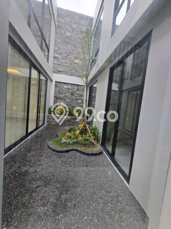 Rumah Luxury Modern Siap Huni di Citraland Surabaya Rumah Luxury Modern Siap Huni di Citraland Surabaya