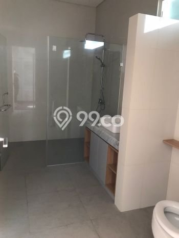 Rumah Elit Modern Tanpa Renovasi di Citraland Surabaya Rumah Elit Modern Tanpa Renovasi di Citraland Surabaya
