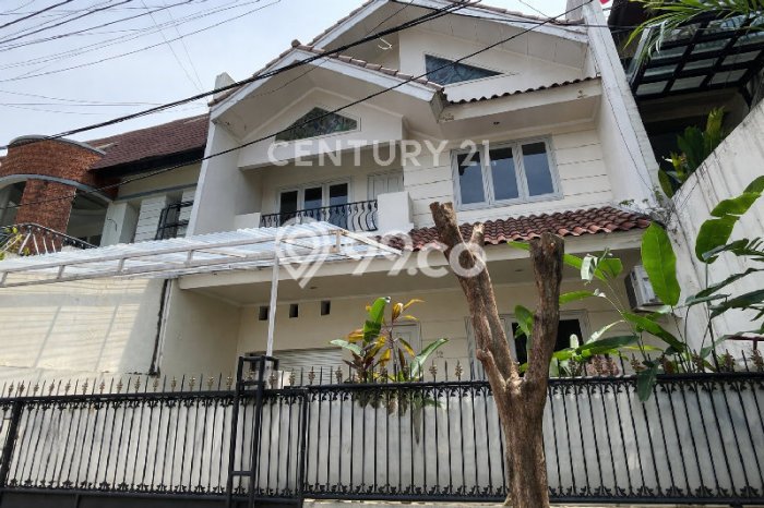 Rumah sewa siap huni 3 KT di Pondok Indah, Jakarta Selatan Rumah sewa siap huni 3 KT di Pondok Indah, Jakarta Selatan